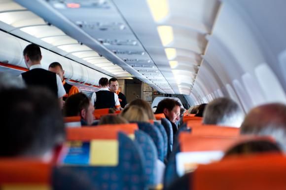Motivul neobișnuit pentru care un bărbat a stat ascuns în toaleta avionului pentru un zbor. 