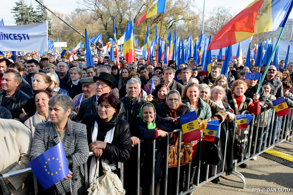 Agenţia scrie că, potrivit organizatorilor, la acţiune au participat circa 100 de mii de oameni, iar, potrivit poliţiştilor, circa 60 de mii.