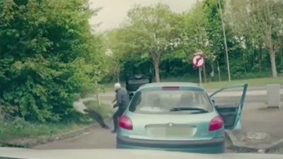 Voiau să se dea tari şi au atacat cu bâte de baseball un şofer