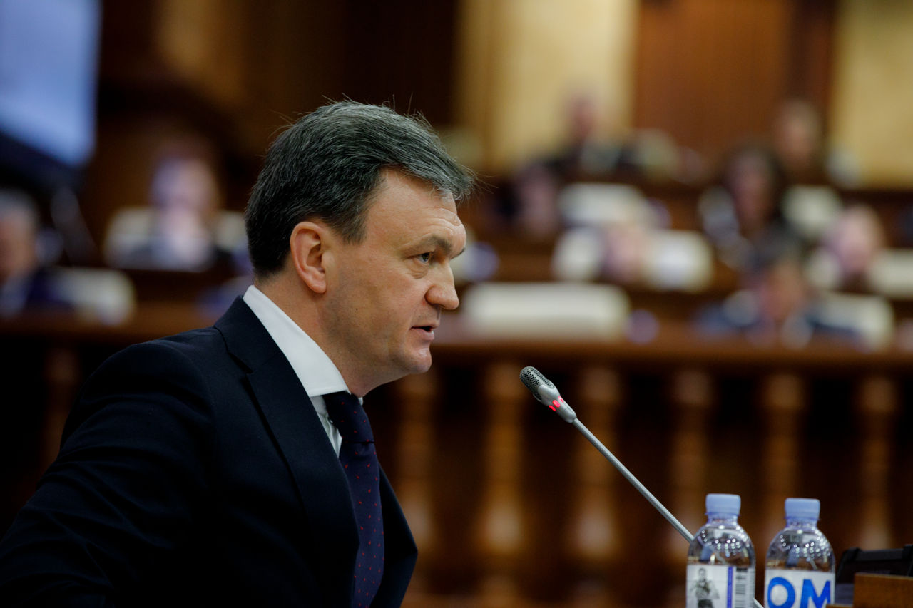 Дорин Речан представил парламенту программу своего правительства.