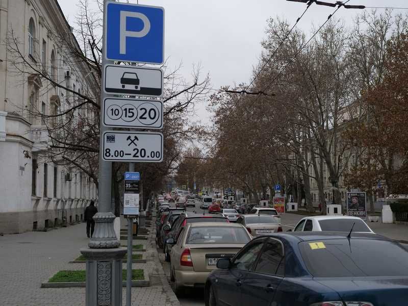 В 2019 году проблема с парковочными местами в столице все еще остается нерешенной.