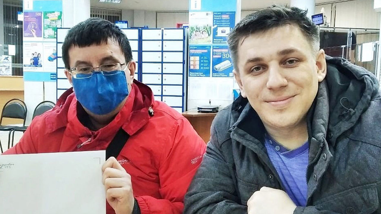 Соратника Навального приговорили к 2,5 годам колонии за репост клипа.