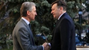 Председатель сената Румынии Крин Антонеску на встрече с премьер-министром Юрие Лянкэ. Фото: moldova.ms