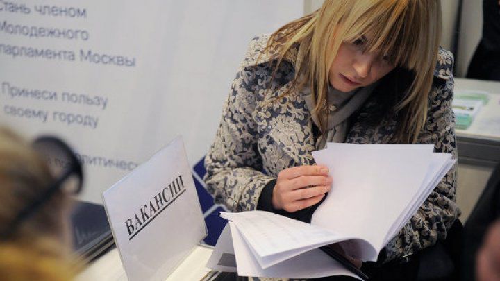 На конец 2017 года в стране было почти девять тысяч вакантных мест.