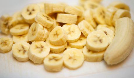 Deşi bogate în potasiu, fibre şi magneziu, bananele conţin şi mult zahăr.