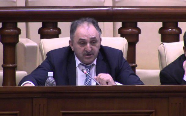 Mesaj către PSRM: Ciocul mic. Sunteți cu mâinile pline de sânge. Foto: captură video