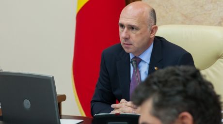 Pavel Filip a cerut o mobilizare maximă pentru rezolvarea cât mai urgentă a consecinţelor ploilor. Foto: gov.md