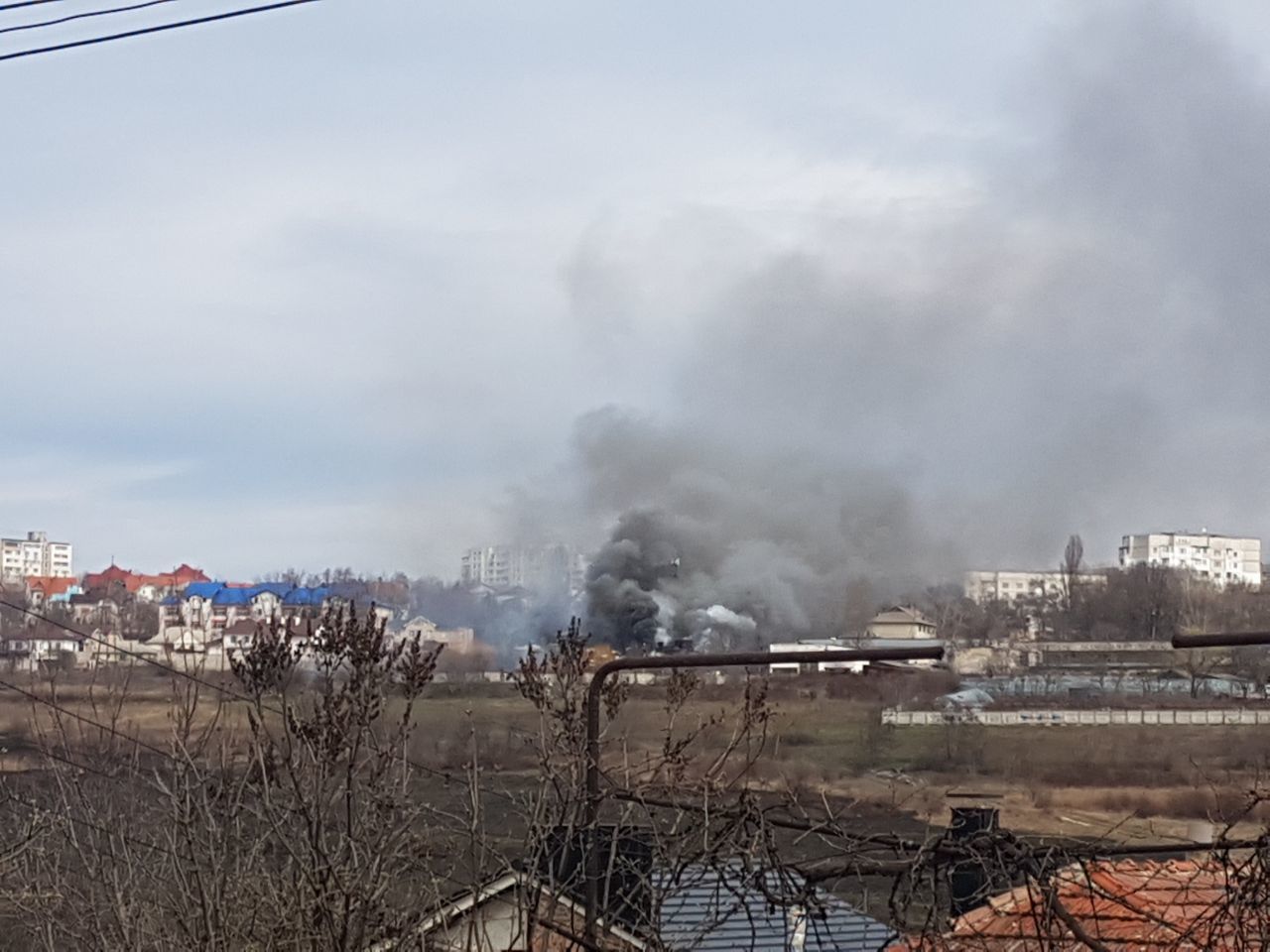 В пригороде Кодру возле детского сада произошел пожар.