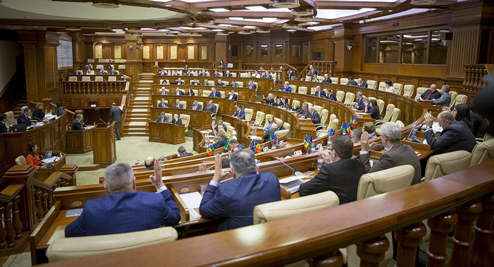 Социалисты зарегистрировали инициативу о снижении зарплат депутатов.
