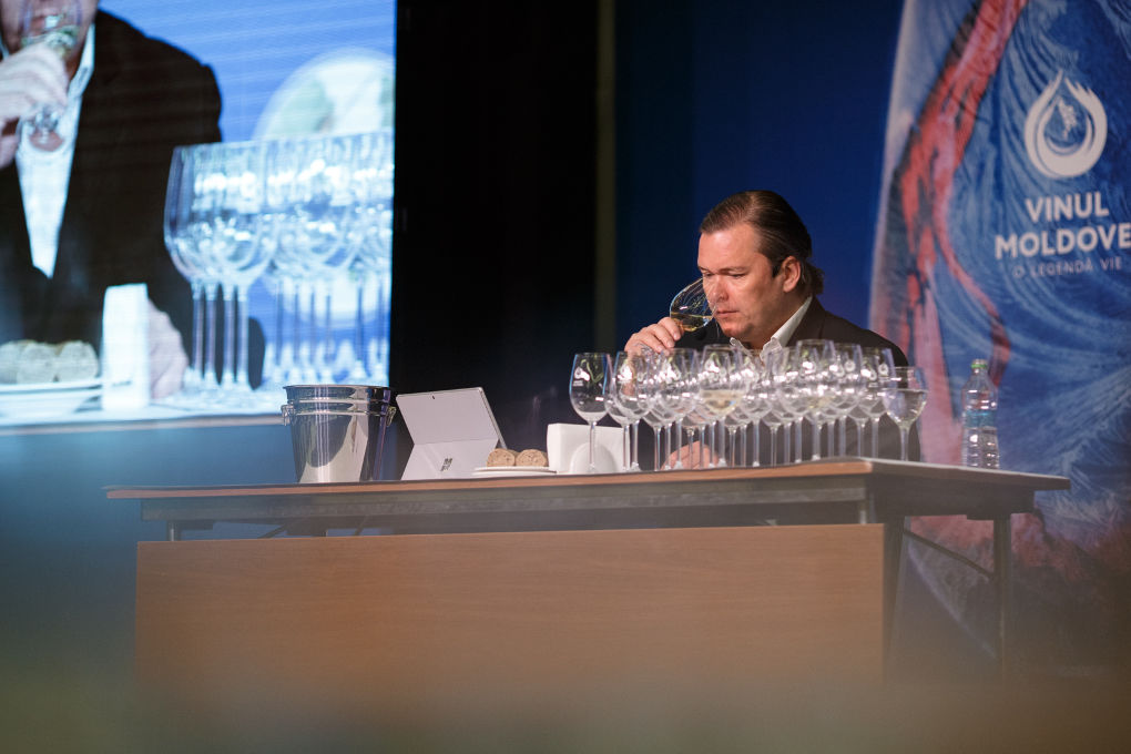 Somelierul Andreas Larsson a creat patru tipuri de vin unice din soiuri de struguri moldovenești.