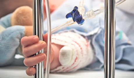 O copilă de 10 ani, în comă cerebrală. Foto: foodsafetynews.com