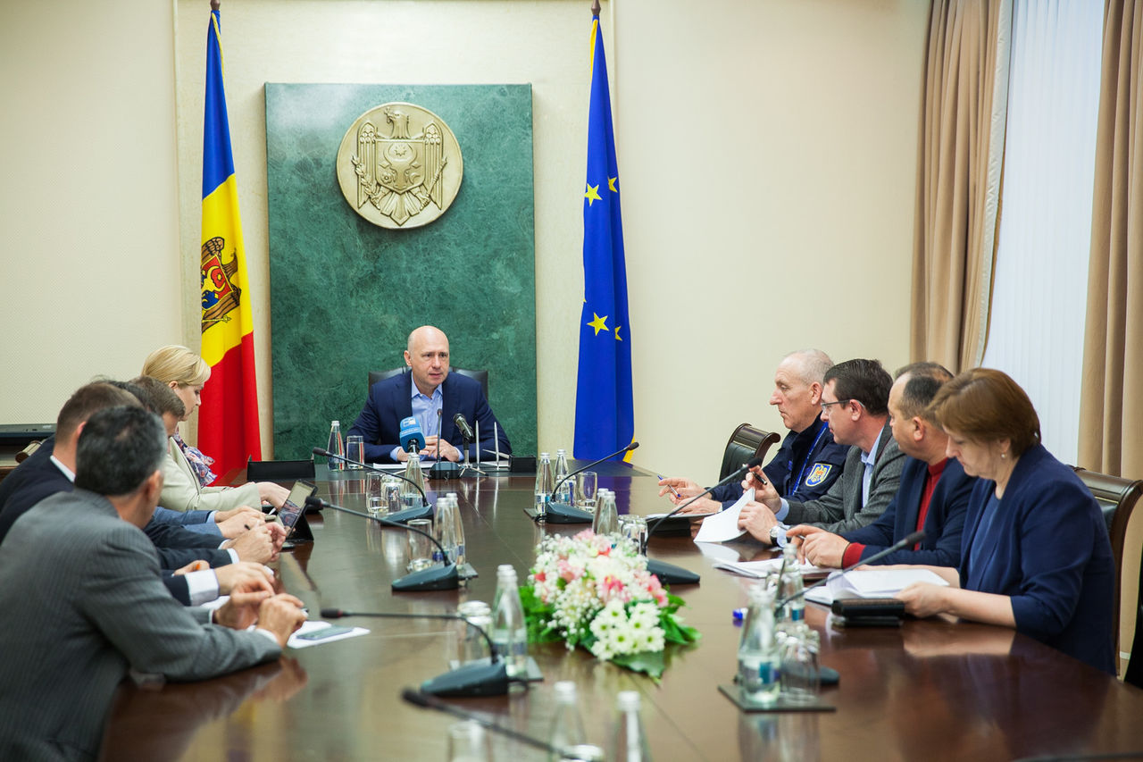 Premierul Pavel Filip a solicitat autorităților să intervină prompt pentru a elimina consecințele ploilor abundente. 