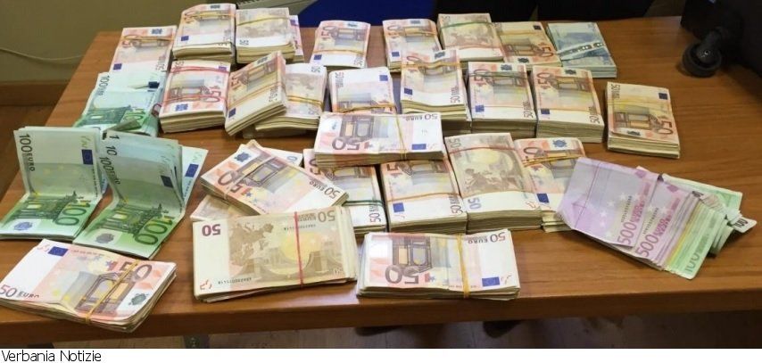 Procurori și polițiști, reținuți pentru că ar fi cerut 200.000 de euro.