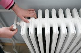 Aproape 70 la sută din energia termică a blocurilor din Capitală se pierde din cauza gradului redus de izolare termică. Foto: cugetliber.ro