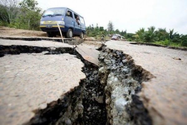 О пострадавших не сообщается, мощным ударом разрушен ряд зданий.