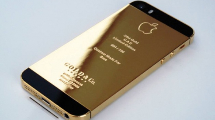 Apple a luat o decizie buna sa apeleze la un public pasionat de culori stridente prin lansarea unei versiuni aurii de iPhone 5S.