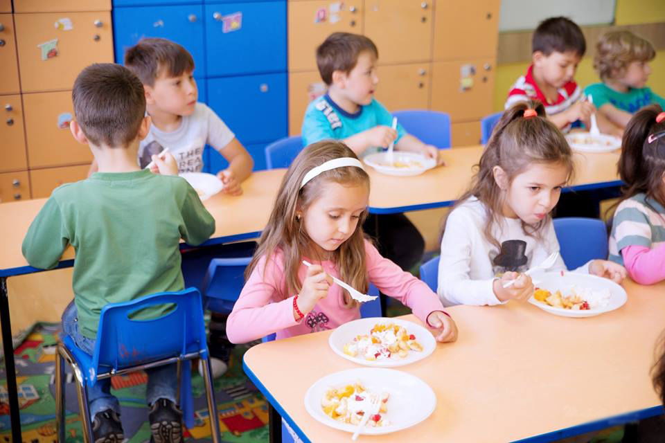 Neregulile depistate la o grădiniță din Capitală. Pedepsele primite. Foto simbol: Catering București