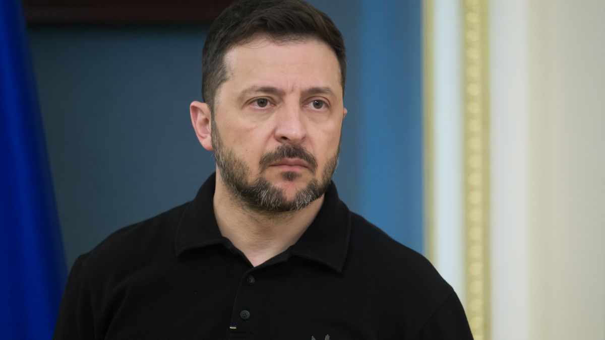 Зеленский отверг предложение Путина установить перемирие на 9 мая.