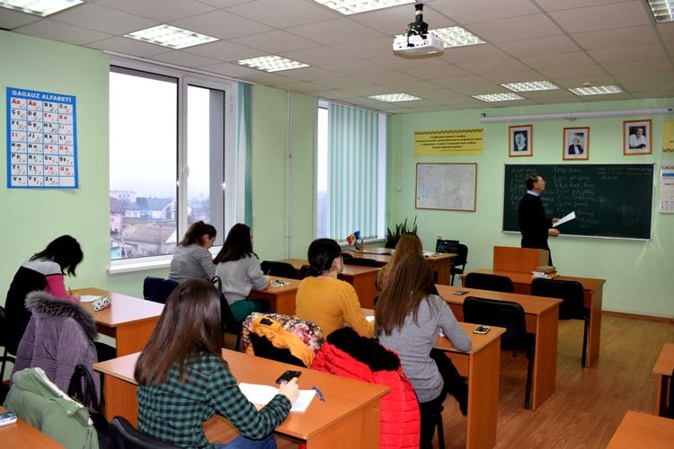 Депутаты Pro Moldova пригласили министра образования для дискуссии. Фото: nokta.md.