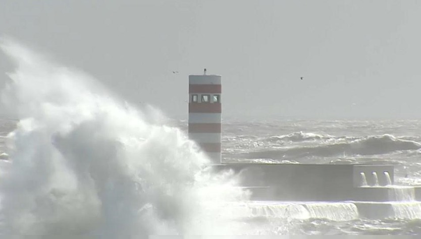 Furtuna Felix a lovit regiunile de coastă ale Portugaliei
