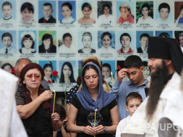 1 сентября 2004 в североосетинском городе Беслан боевики захватили в заложники более 1200 учеников и учителей школы №1.