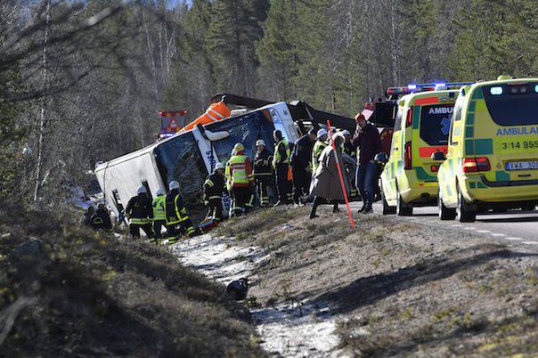 Un autocar cu 30 de oameni, dintre care 26 de copii, s-a răsturnat. Foto simbol: mediafax.ro