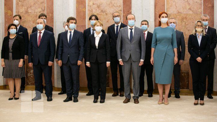 Эксперты: Не исключены перестановки в правительстве.
