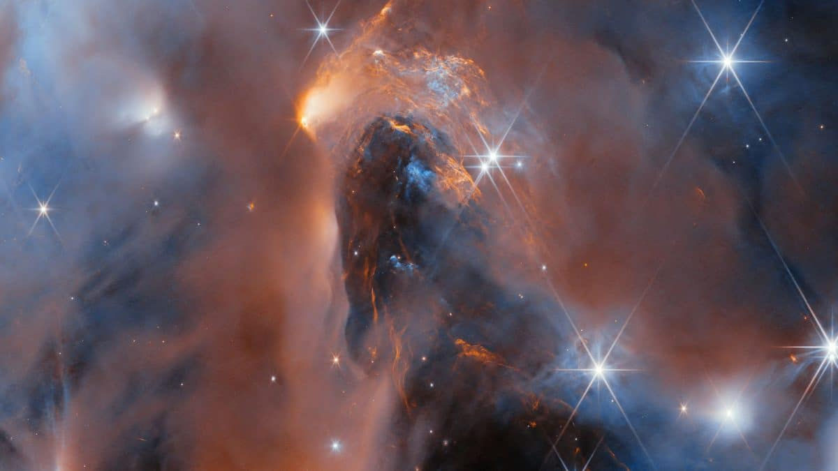 Telescopul James Webb a descoperit un grup de stele intergalactice.