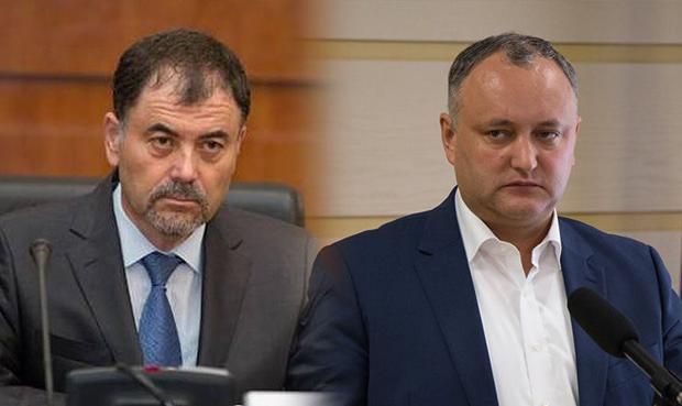 Экс-министр обороны Анатол Шалару и президент Игорю Додон. 