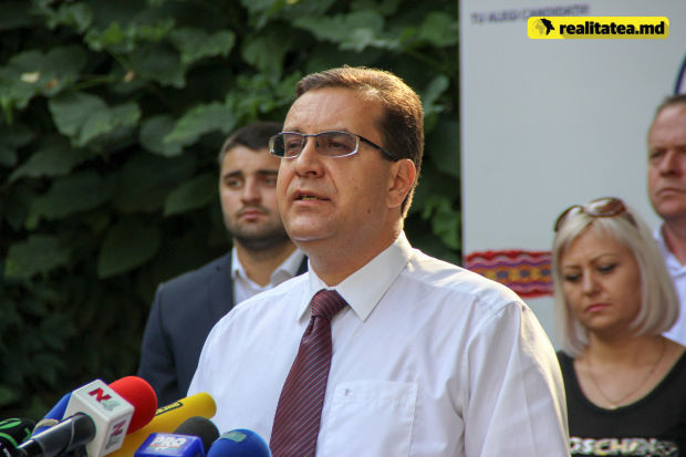 Referindu-se la zvonurile potrivit cărora Guvernul Gaburici ar putea fi demis după scrutinul local, liderul PDM a spus că guvernele nu sunt formate pentru a fi schimbate la jumătate de an.