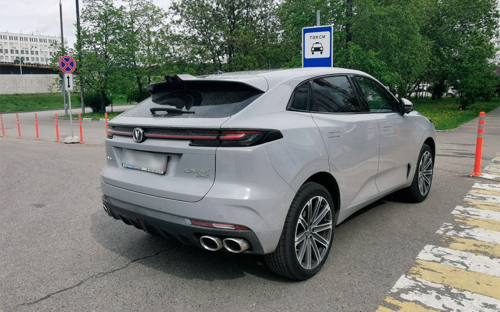 Россия купила у Китая автомобили на рекордные $1 млрд.