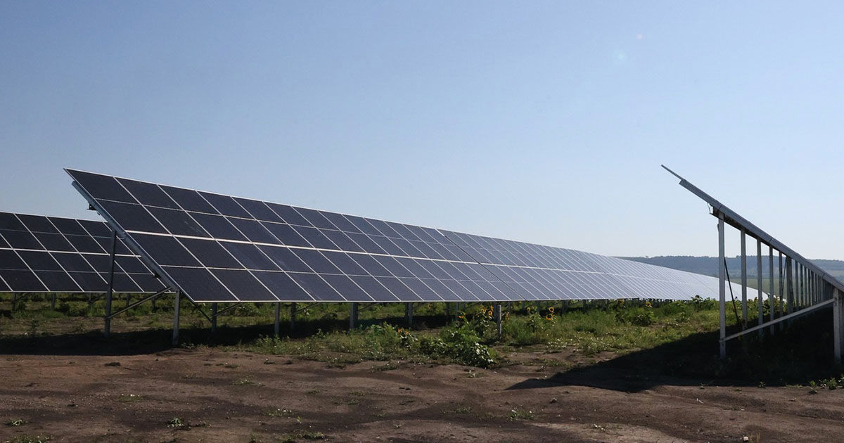 Guvernul a aprobat licitațiile pentru construcția centralelor eoliene și fotovoltaice.