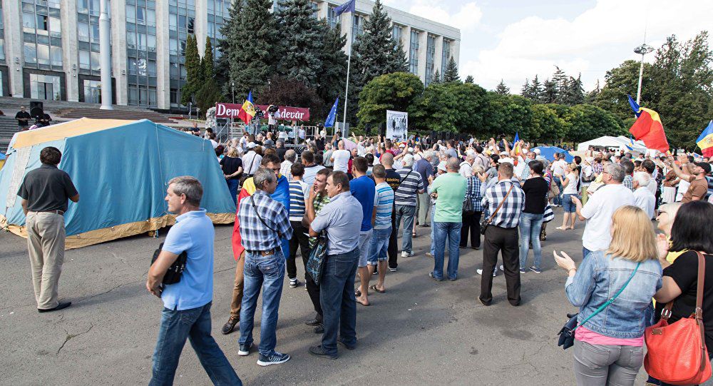 Митинг в центре Кишинева.