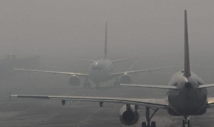 Întârzieri şi anulări ale avioanelor din cauza ceții dense. 