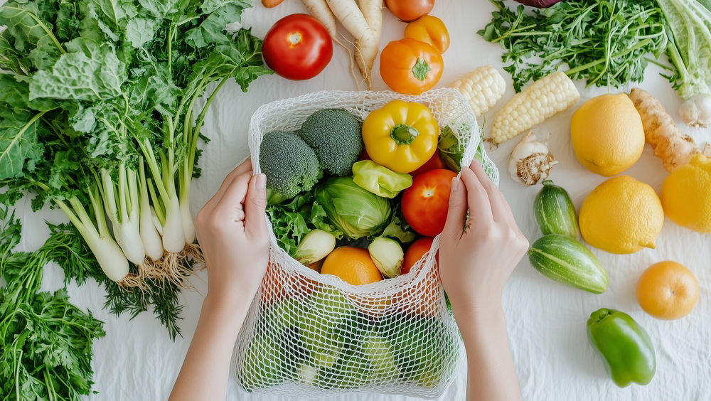 Studiu: Alimentele care lasă cele mai multe pesticide în organism.