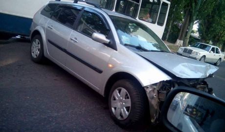 40-летний водитель автомобиля Dacia был доставлен в больницу для оказания медицинской помощи.
