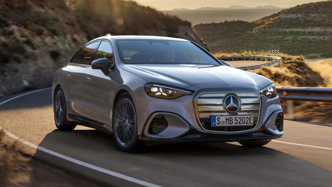 Mercedes представила электрический C-Class с запасом хода до 762 км.