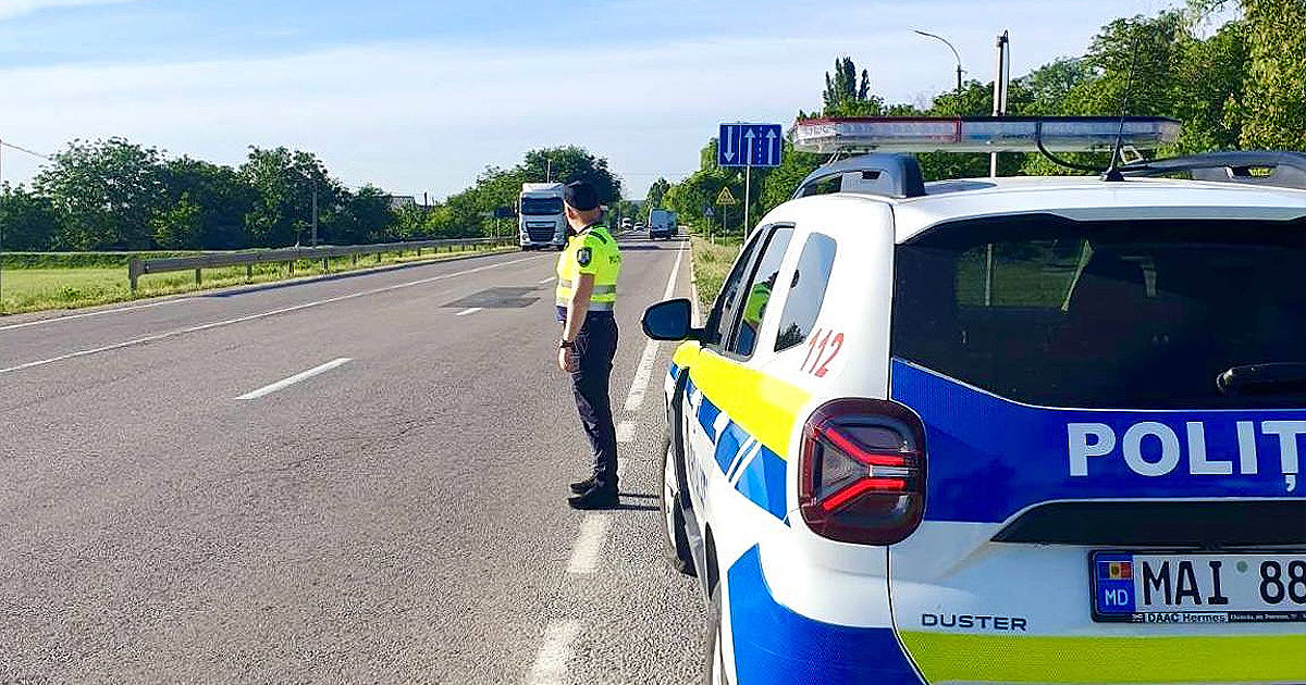 Peste 2.100 de șoferi, amendați de Poliție în weekend.