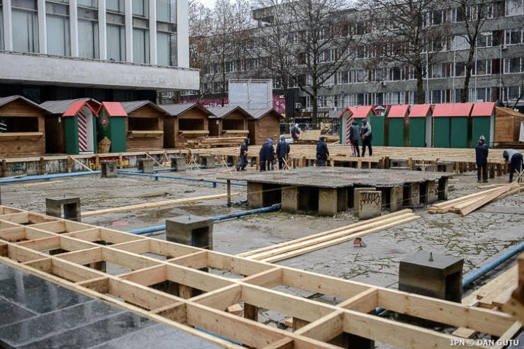 Правительство тоже организует Рождественскую ярмарку.