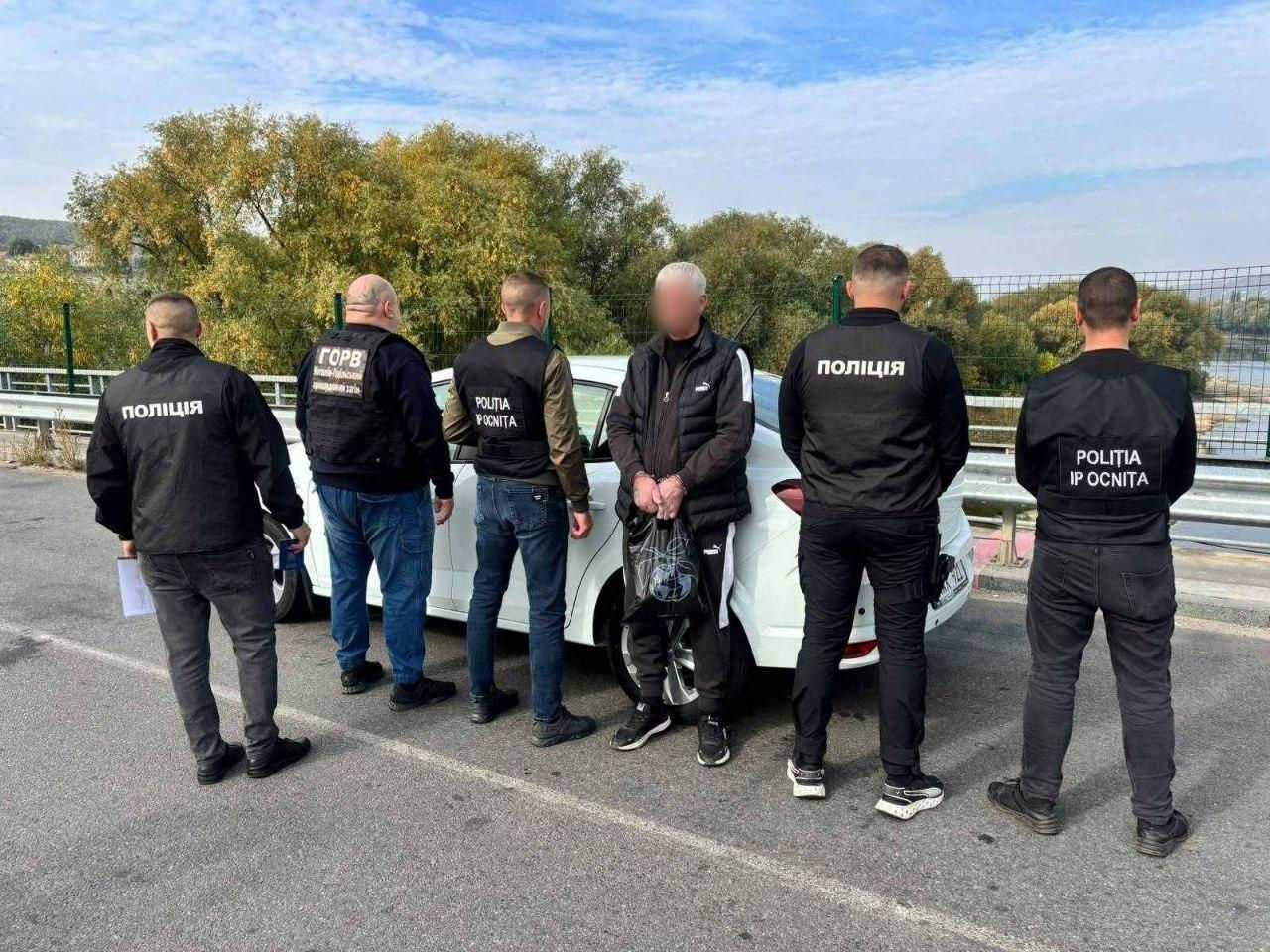 Молдова передала Украине подозреваемого в организации незаконного пересечения границы.