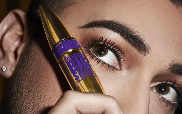 Американец Мэнни Гутьеррес стал лицом косметической компании Maybelline New York.