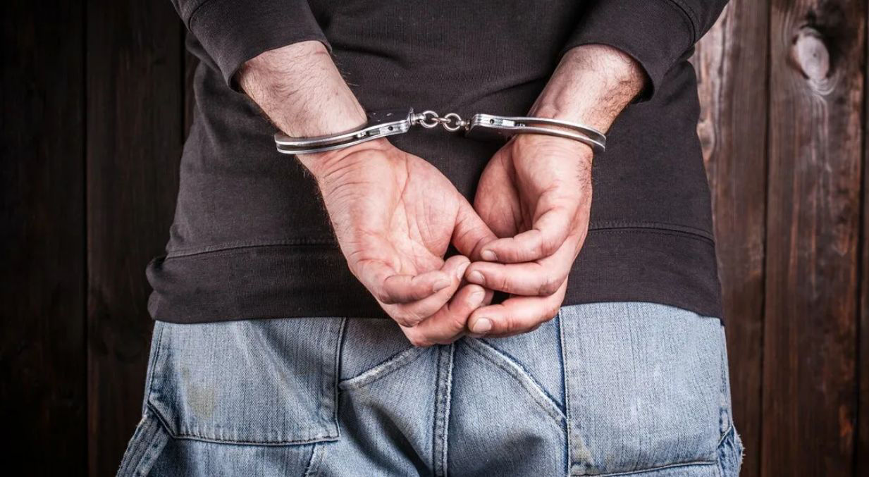 Суд арестовал обвиняемого в убийстве разработчика вакцины «Спутник V».