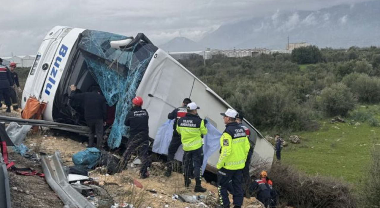 Opt persoane au murit într-un accident de autobuz în Turcia.
