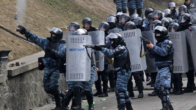 Трех бойцов Беркута подозревают в убийстве 48 человек. Фото: ap.org