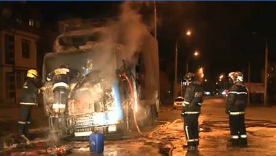 Un camion a ars noaptea trecută pe strada Vasile Alecsandri din capitală.