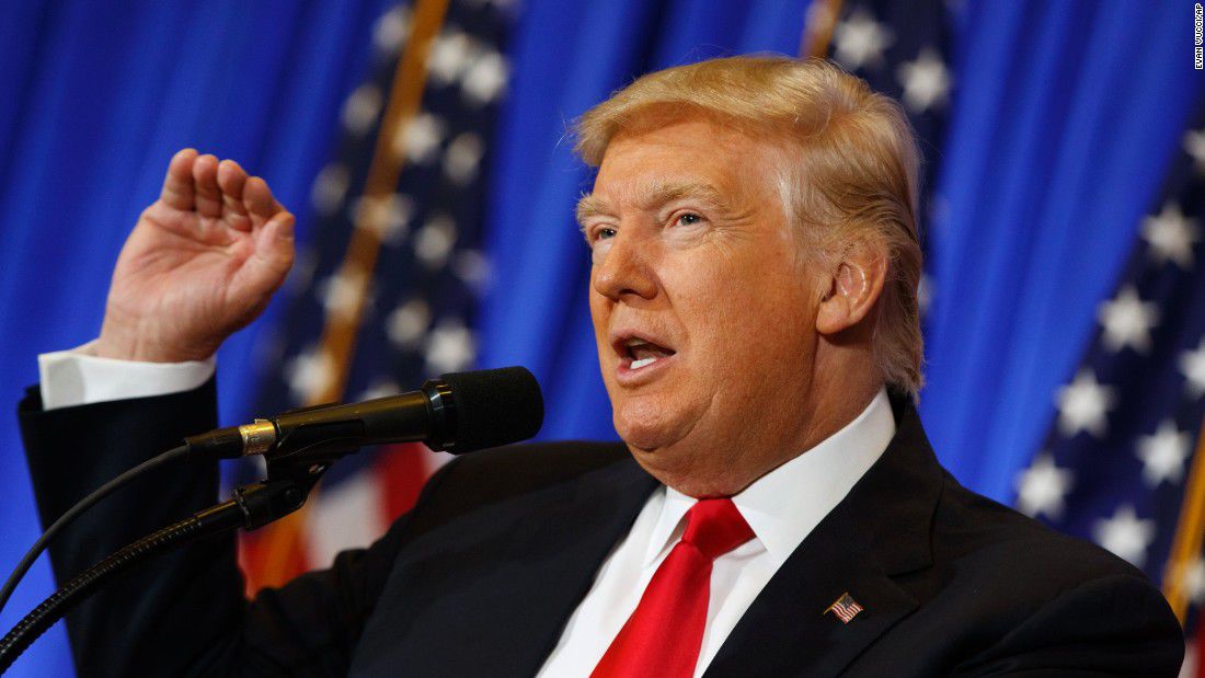 Cei care se opun regimului Trump susțin că șeful FBI a fost dat afară din cauza că voia să investigheze implicarea Moscovei în alegerile prezidențiale.