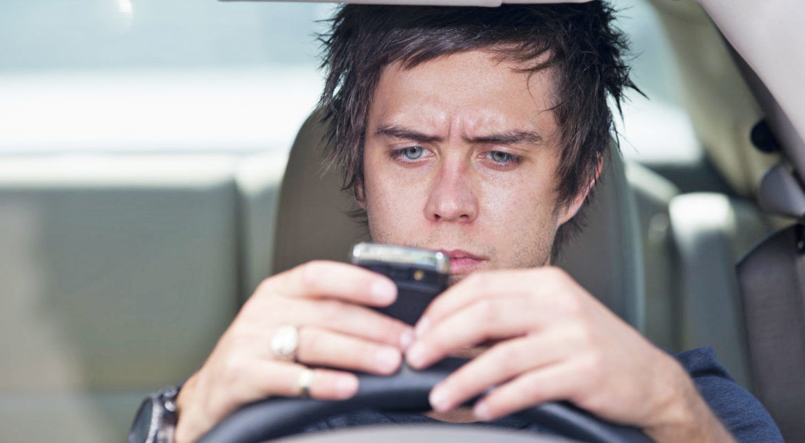 88% dintre şoferi folosesc telefonul mobil în timp ce se află la volan. 