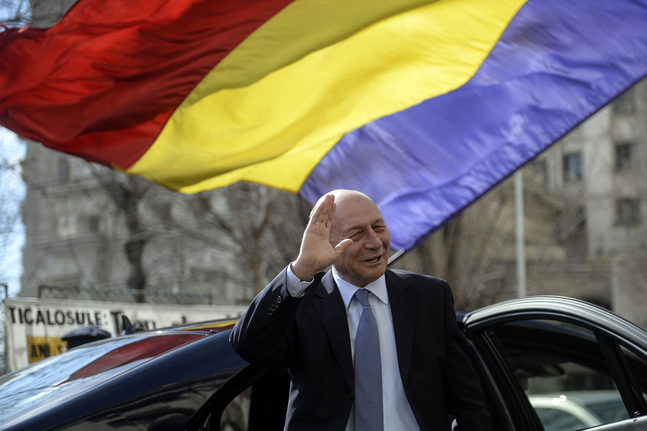 Traian Băsescu şi soţia sa, Maria, au primit cetăţenie moldovenească la începutul lunii iunie, la doar trei luni după ce a solicitat acest lucru.
