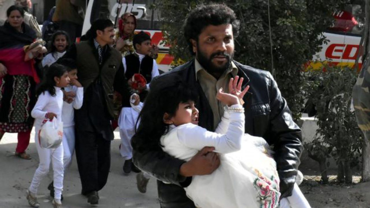 Atac cu bombă la o biserică din Pakistan: Sunt morți și răniți