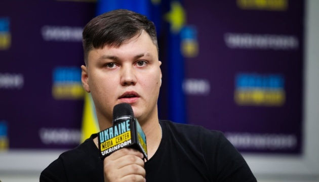 Украинская разведка пообещала полмиллиона долларов российскому летчику, угнавшему вертолет в Украину.